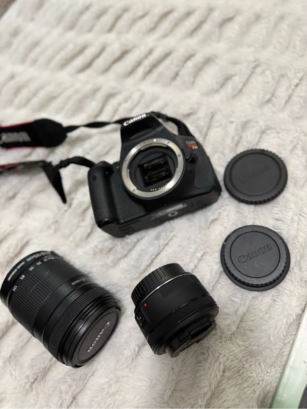Canon EOS rebel T3i 600D Camera Kit in Black with Accessories